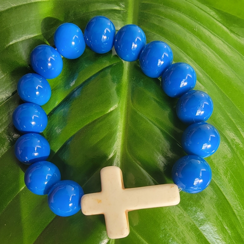 Blue Agate & Stone Cross stretch bracelet.